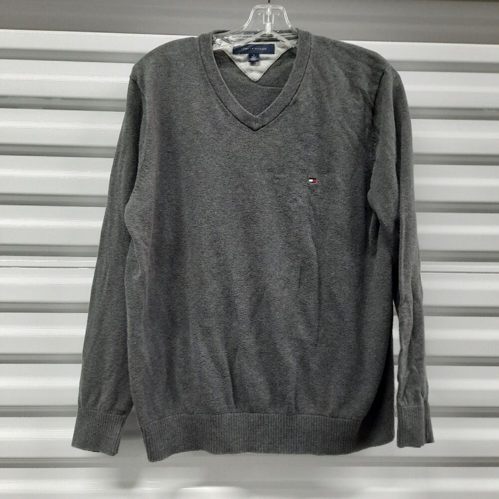 Tommy Hilfiger Men's Sweater Size Medium Gray Long Sleeve Pullover V-Neck Casual